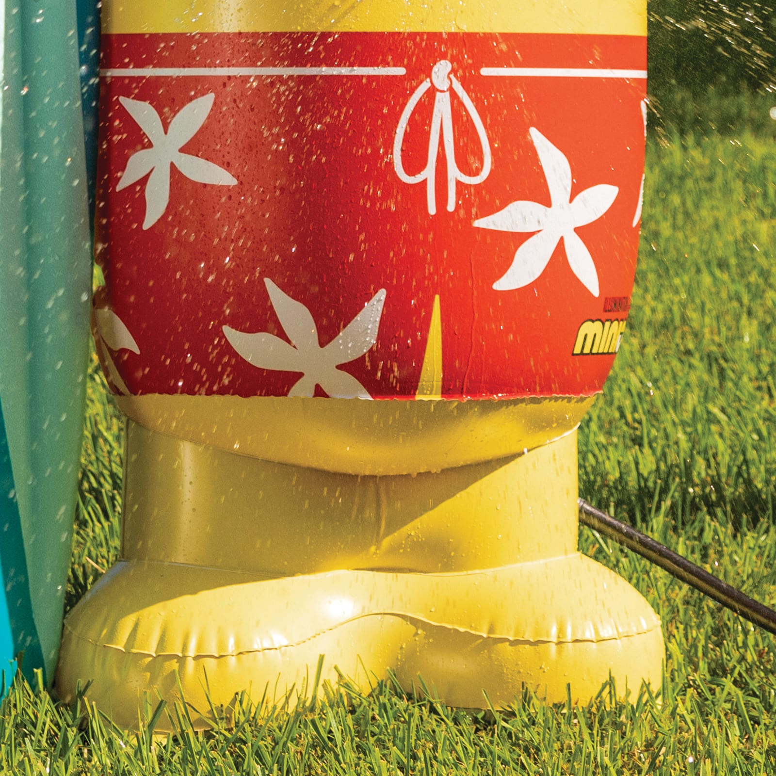 Surfboard Minion Sprinkler